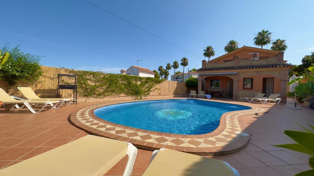 Chalet El Parral - Piscina Y Sala De Cine Malaga Bagian luar foto