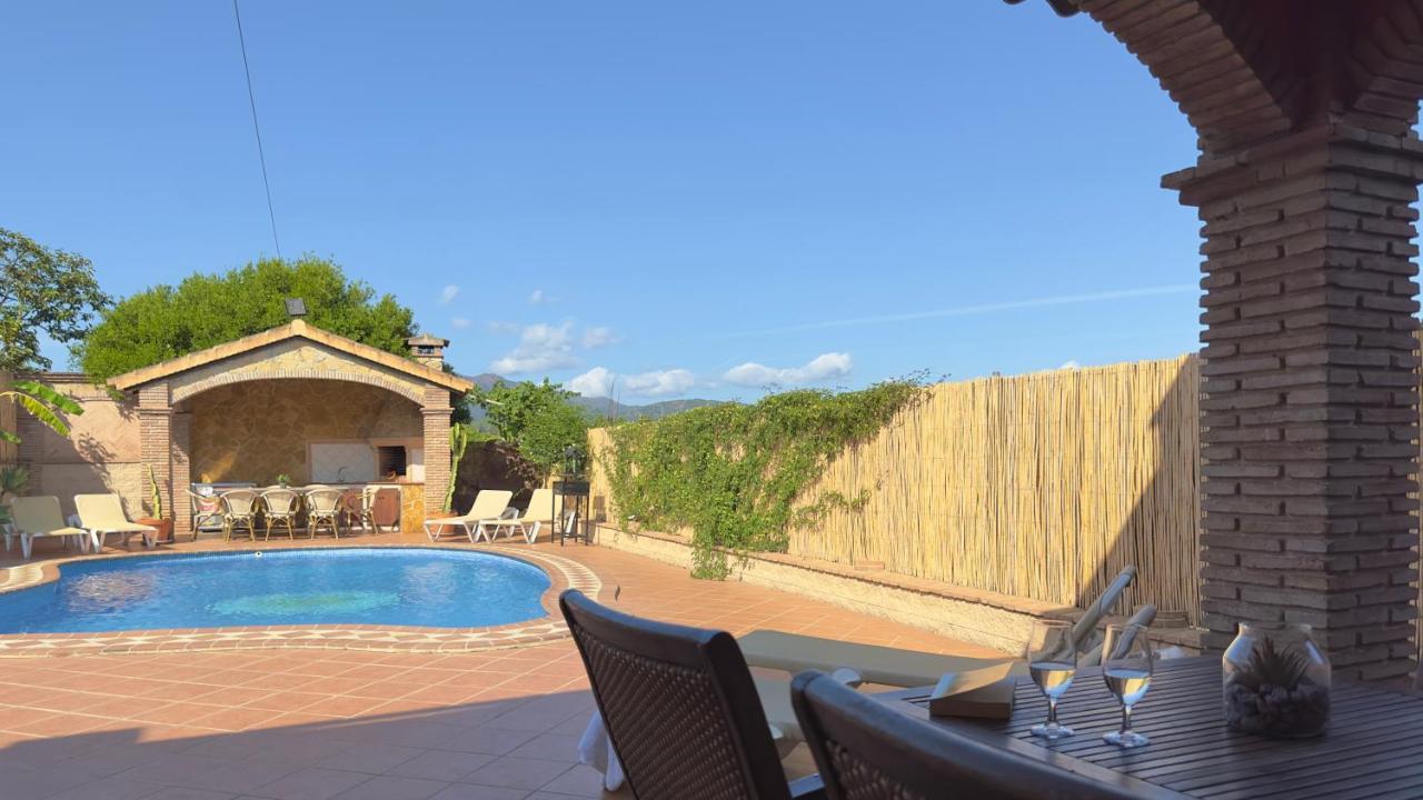 Chalet El Parral - Piscina Y Sala De Cine Malaga Bagian luar foto