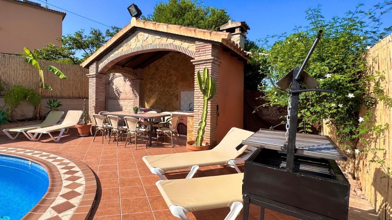Chalet El Parral - Piscina Y Sala De Cine Malaga Bagian luar foto